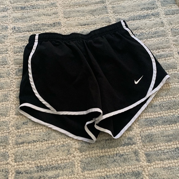 Nike Black and white girls running shorts - Picture 1 of 2